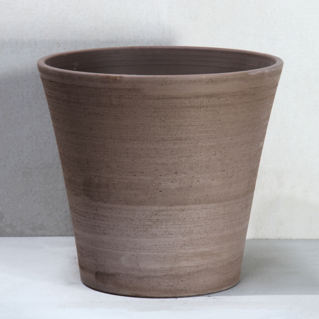 Graphite Scratched Cone Pot 