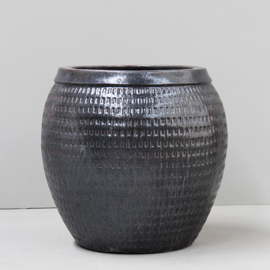 Lava Dimple Collar Pot                                       