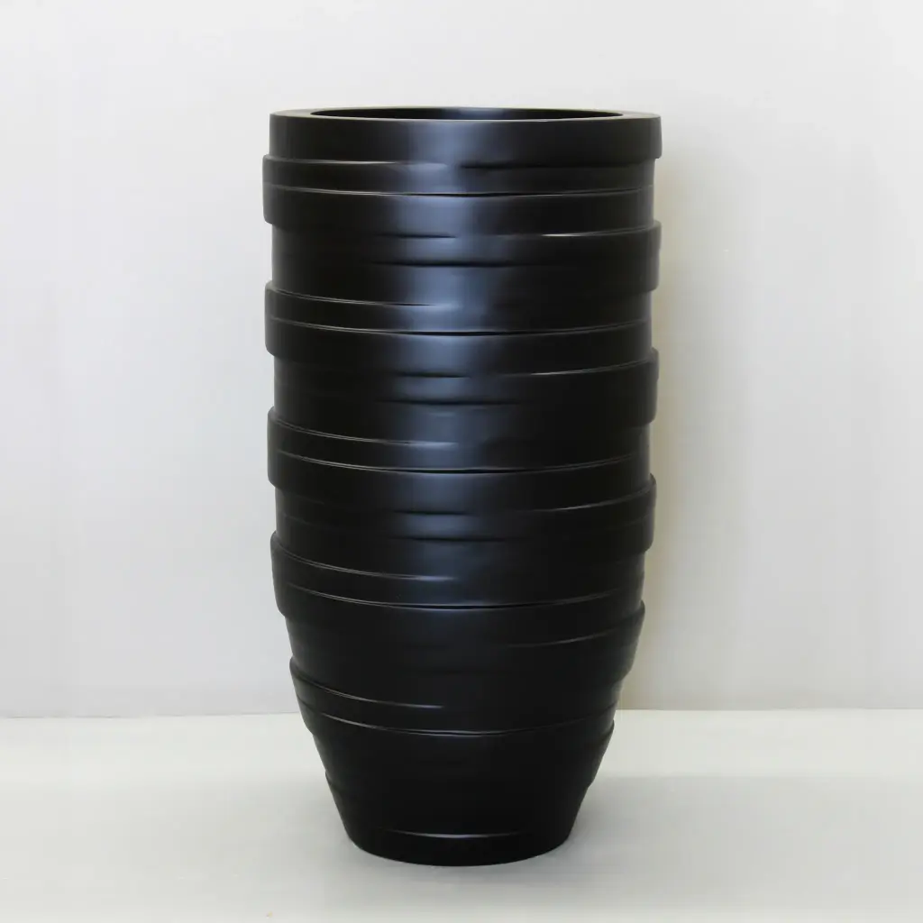 Black Circulum Pot 