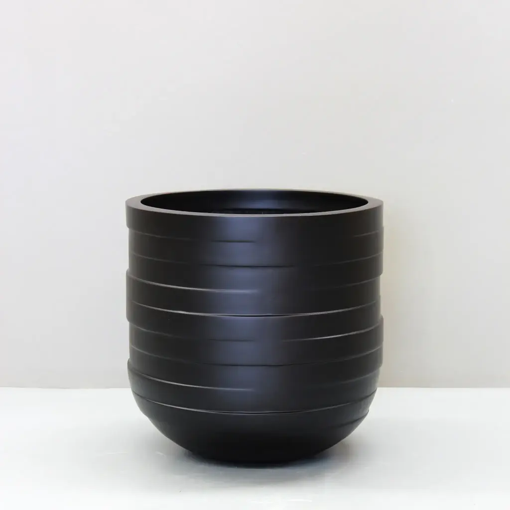 Black Circulum Pot