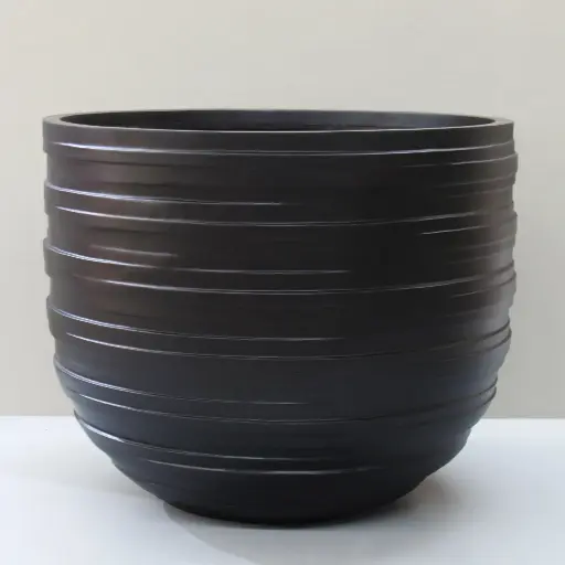 Black Circulum Pot 