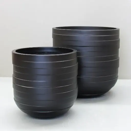 Black Circulum Pot